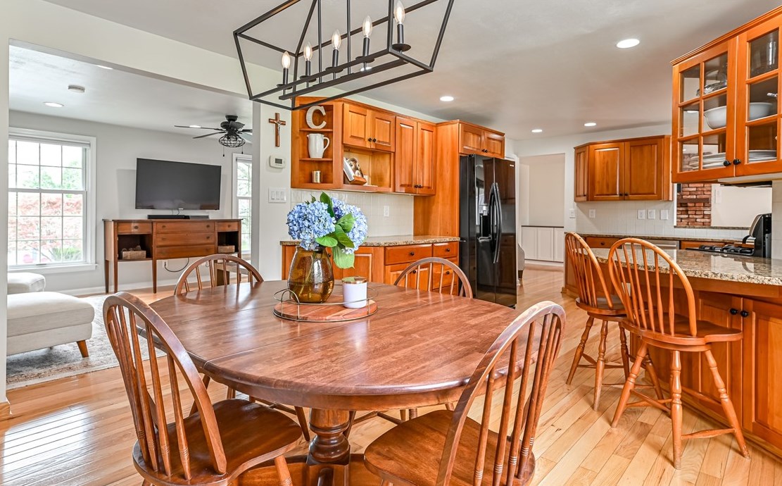 2101 Coventry Dr, Allison Park PA  15101-3364 exterior