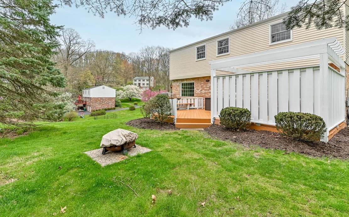 2101 Coventry Dr, Allison Park PA  15101-3364 exterior