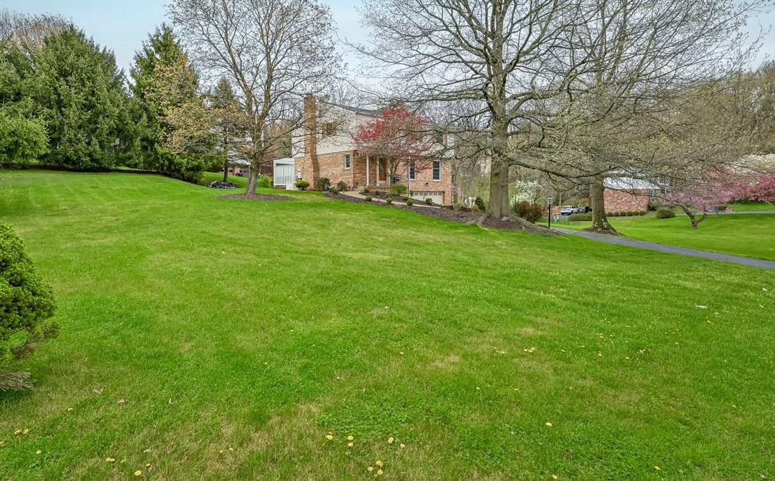 2101 Coventry Dr, Allison Park PA  15101-3364 exterior