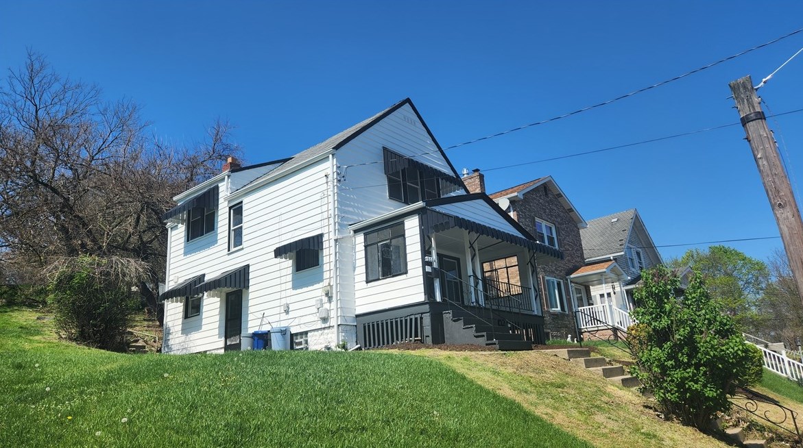 2006 Texdale St, Pittsburgh, PA 15216-3525