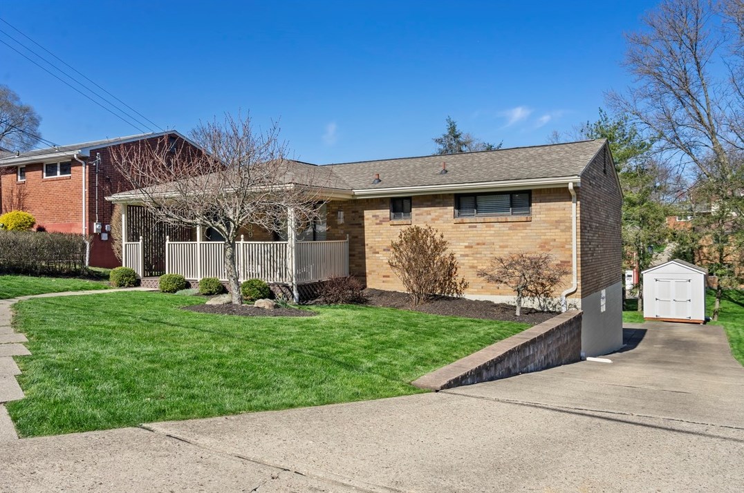 699 Doris Dr, Pittsburgh, PA 15243-1621