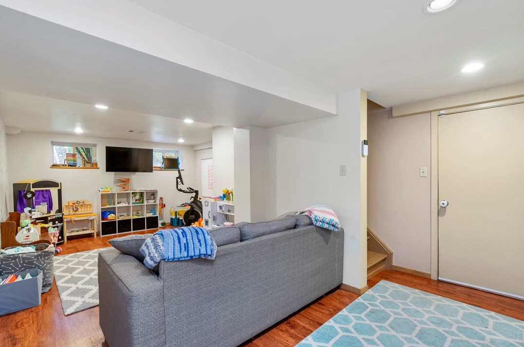 4268 Stanton Ave, Pittsburgh PA  15201-2242 exterior