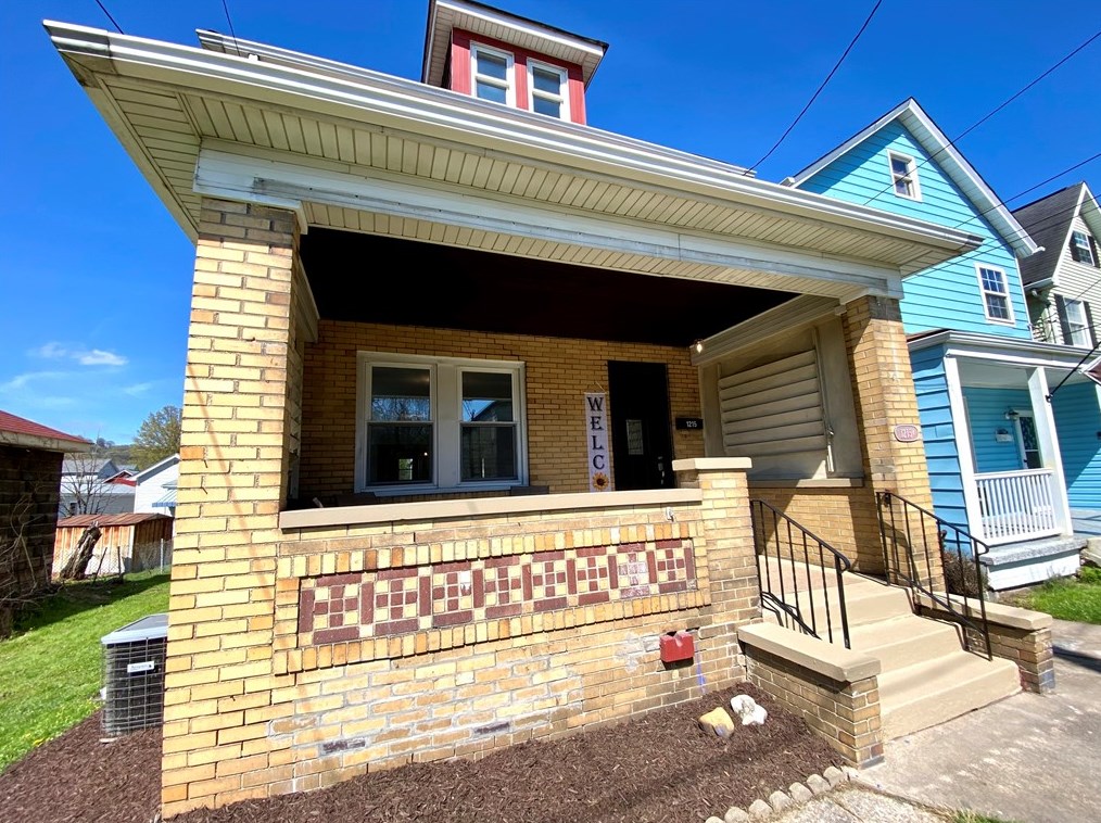 1215 2nd Ave, Moon Twp, PA 15108-1440
