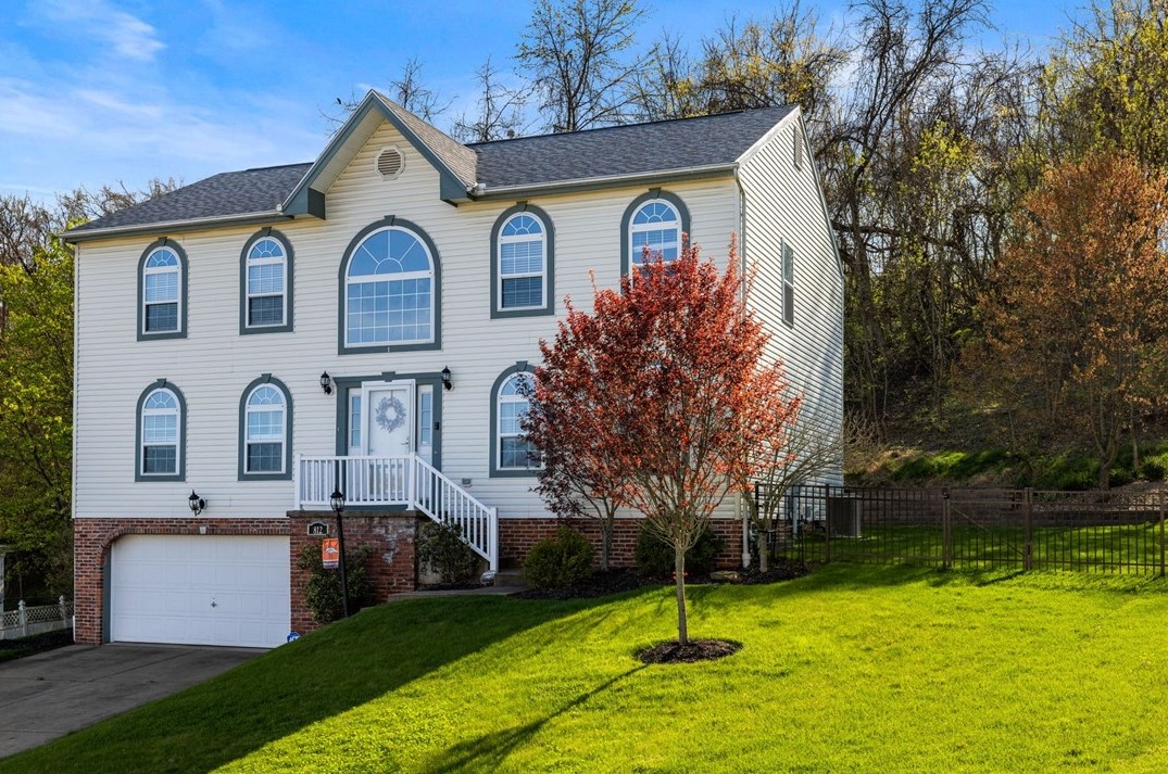 812 Emerald Dr, New Kensington, PA 15068
