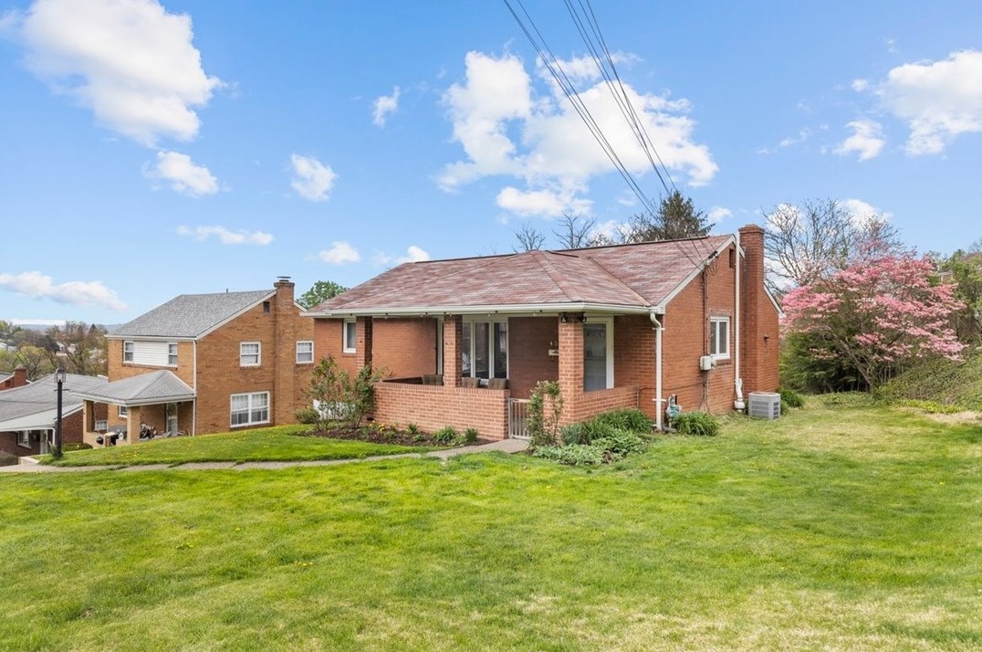 4510 Woodhill Dr, Whitaker, PA 15120