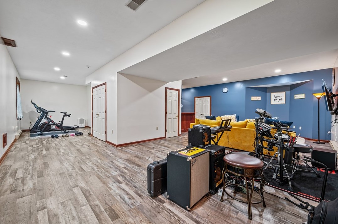 1050 Lexington Dr, Export PA 15632-9022 exterior