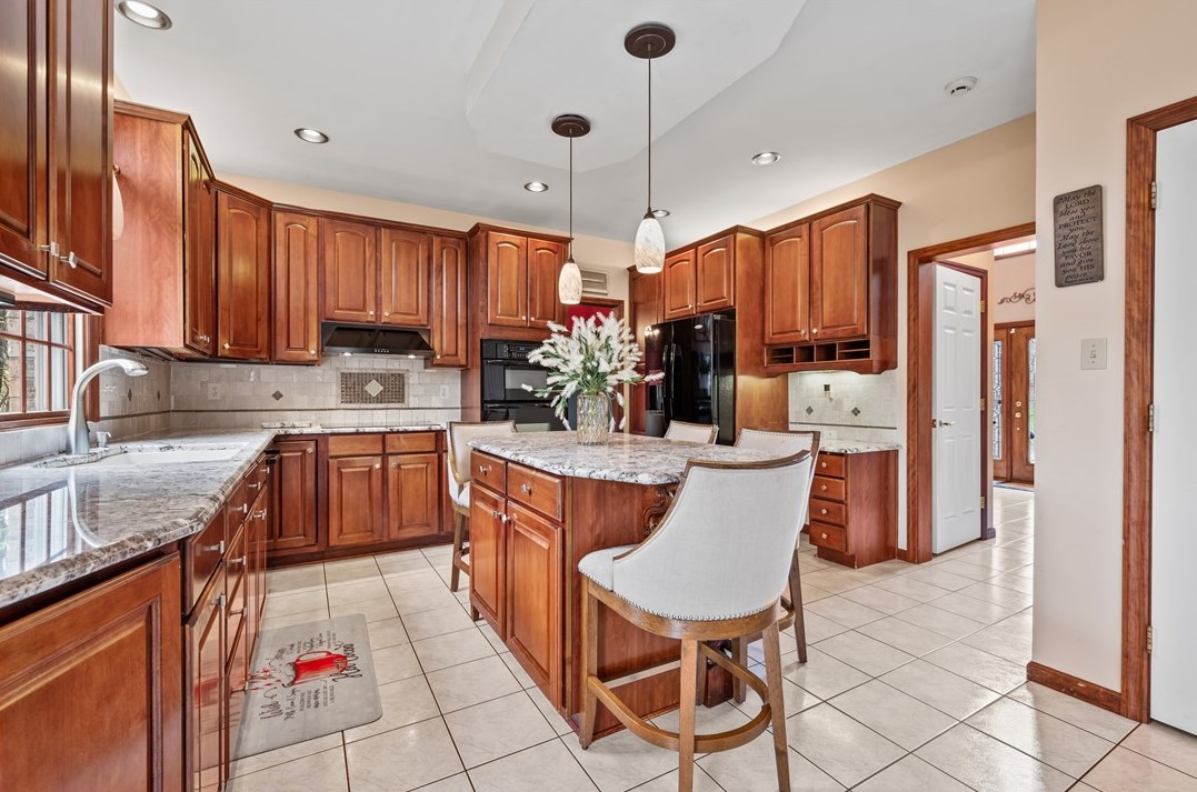 1050 Lexington Dr, Export PA 15632-9022 exterior