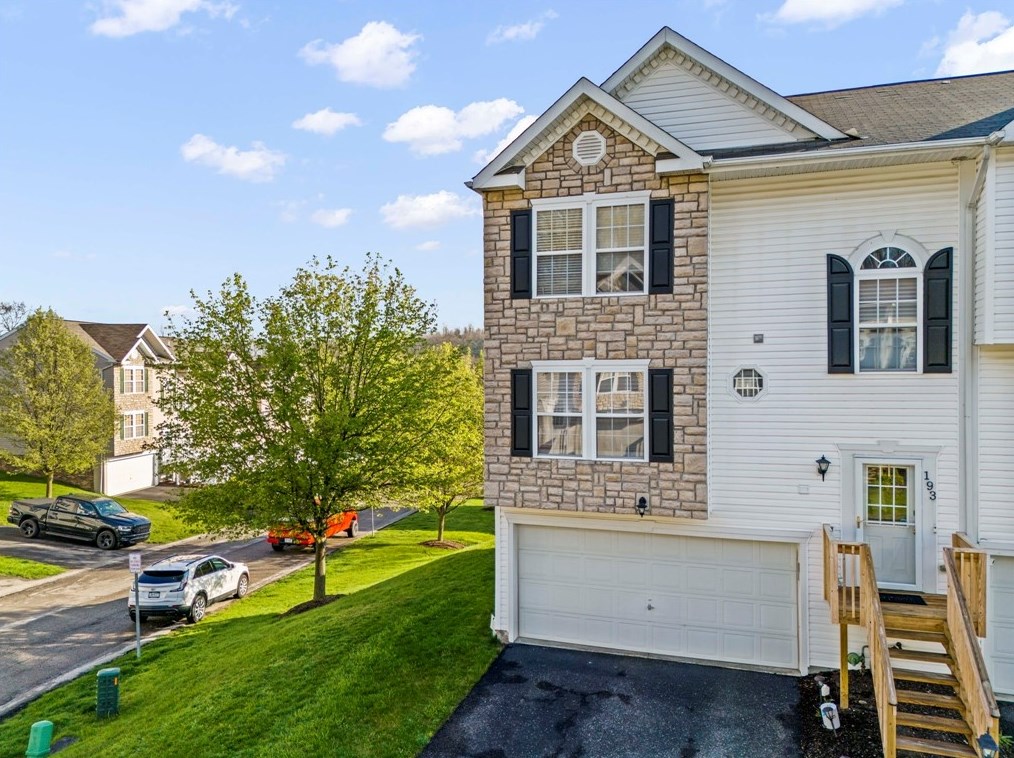 193 Mountain Dr, Collier Township, PA 15106