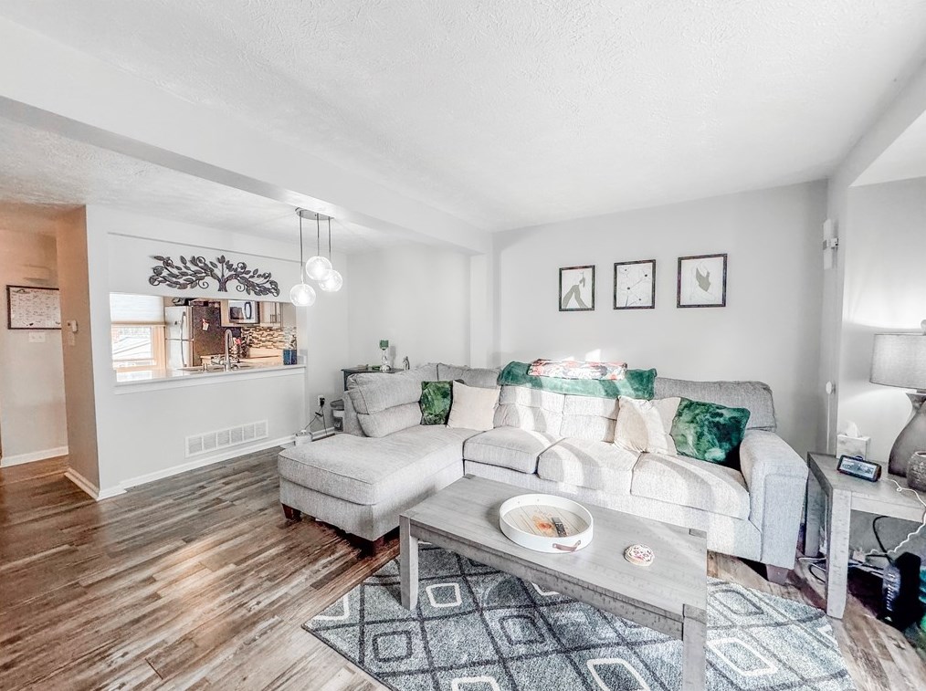 31 Meanor St, Imperial, PA 15126