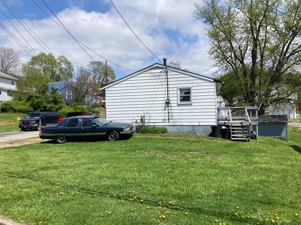 100 Quarry St, Rochester, PA 15074-1367