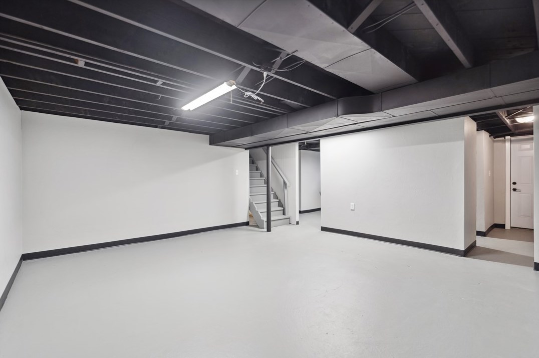 10700 Airview Dr, North Huntingdon PA 15642-4284 exterior