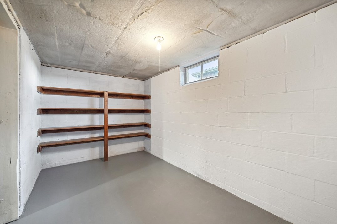 10700 Airview Dr, North Huntingdon PA 15642-4284 exterior