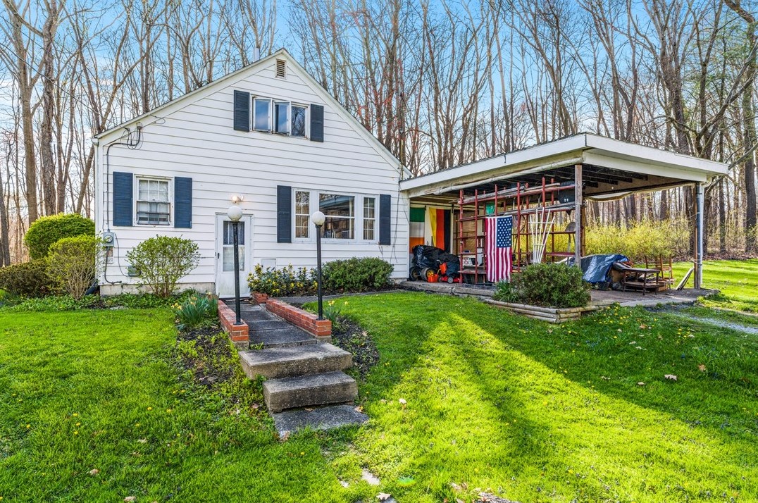 2305 Downing Ln, Hermitage, PA 16148