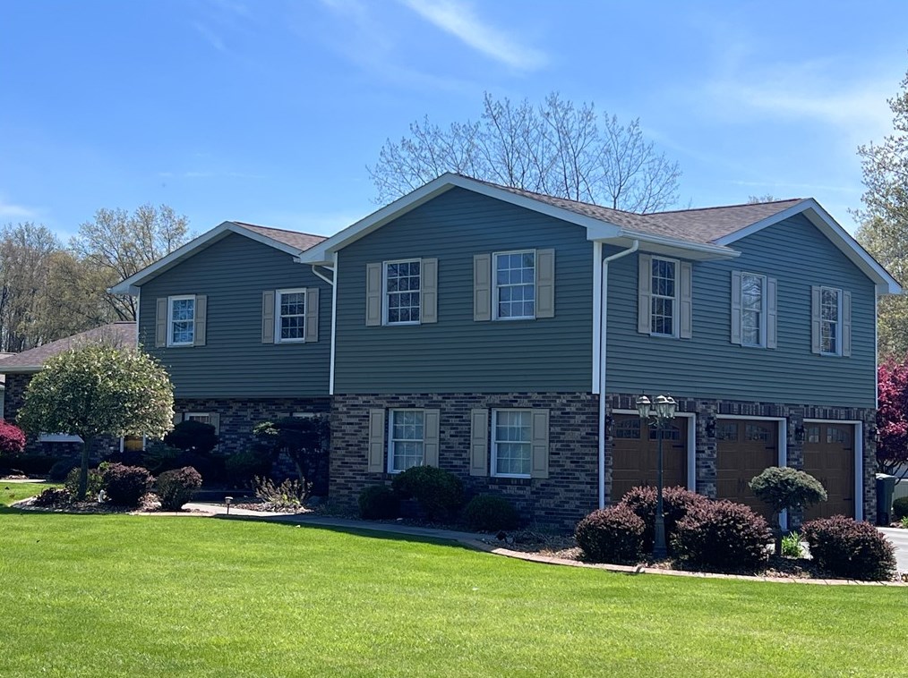 258 Mccombs Cir, New Castle, PA 16101