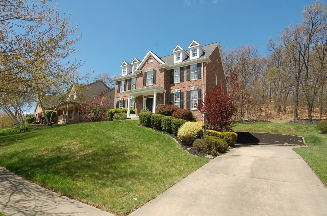 321 Steeplechase Dr, Cranberry Township, PA 16066