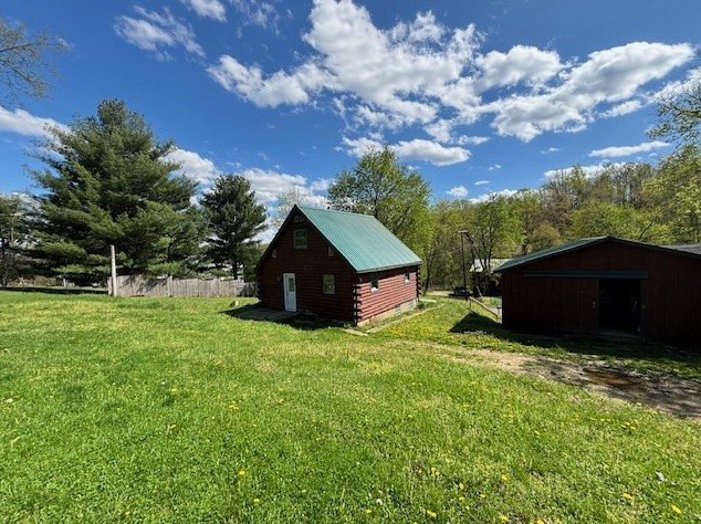 158 Community Park Rd, Vandergrift, PA 15690-2009