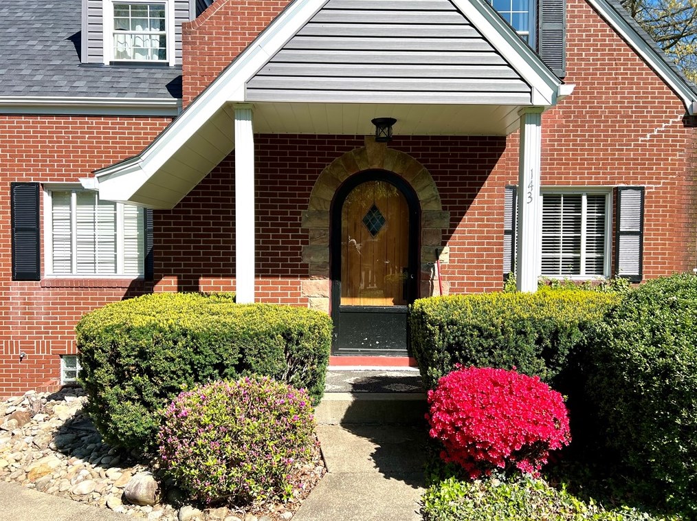 143 Connellsville St, Fayette City, PA 15438