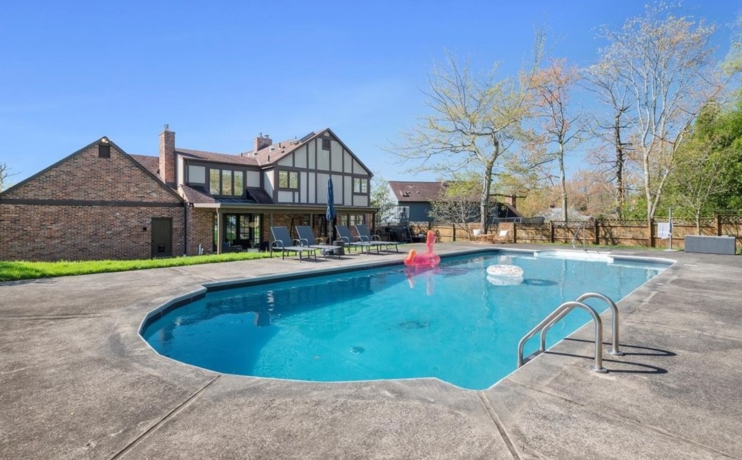 1811 Villa Dr, Gibsonia PA 15044-7446 exterior