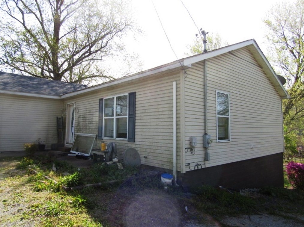 105 Locust Ln, Industry, PA 15052-1454
