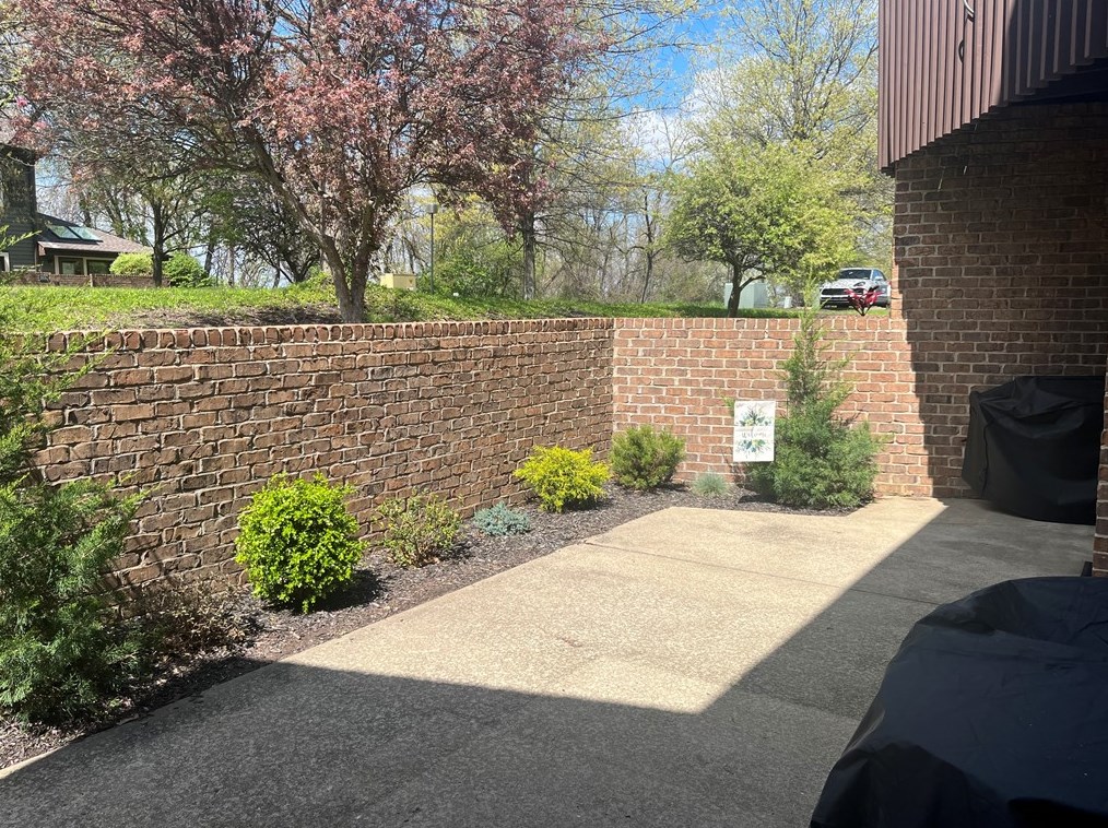 2704 Leona Ln, Moon Twp, PA 15108