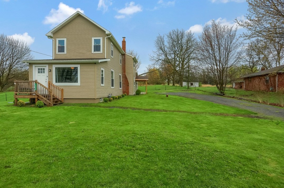 2334 Mill Bridge Rd, New Castle, PA 16101-8036