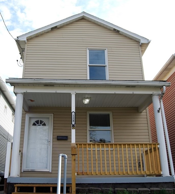 128 Maplewood Ave, Ambridge, PA 15003-2110