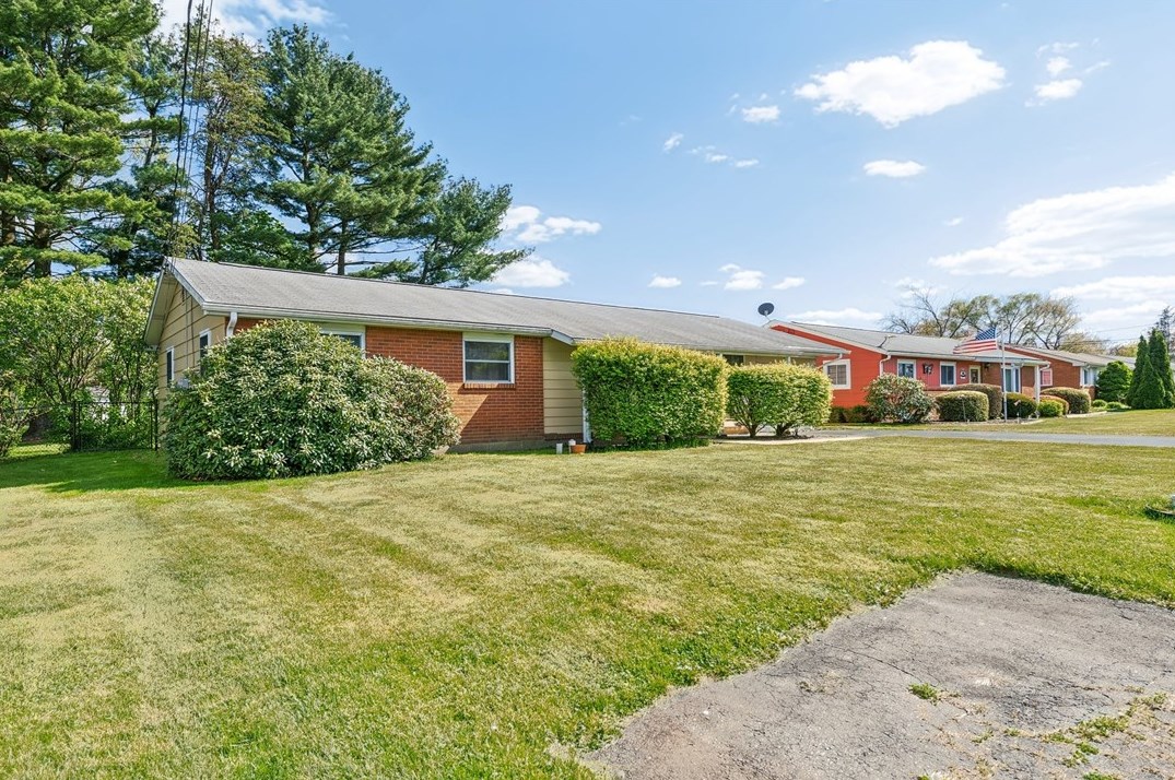 204 Ridgefield Dr, Greensburg, PA 15601
