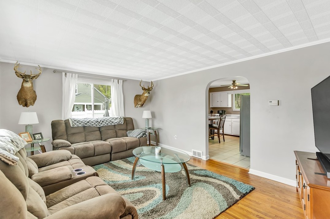 136 Hazen Ave, Ellwood City, PA 16117