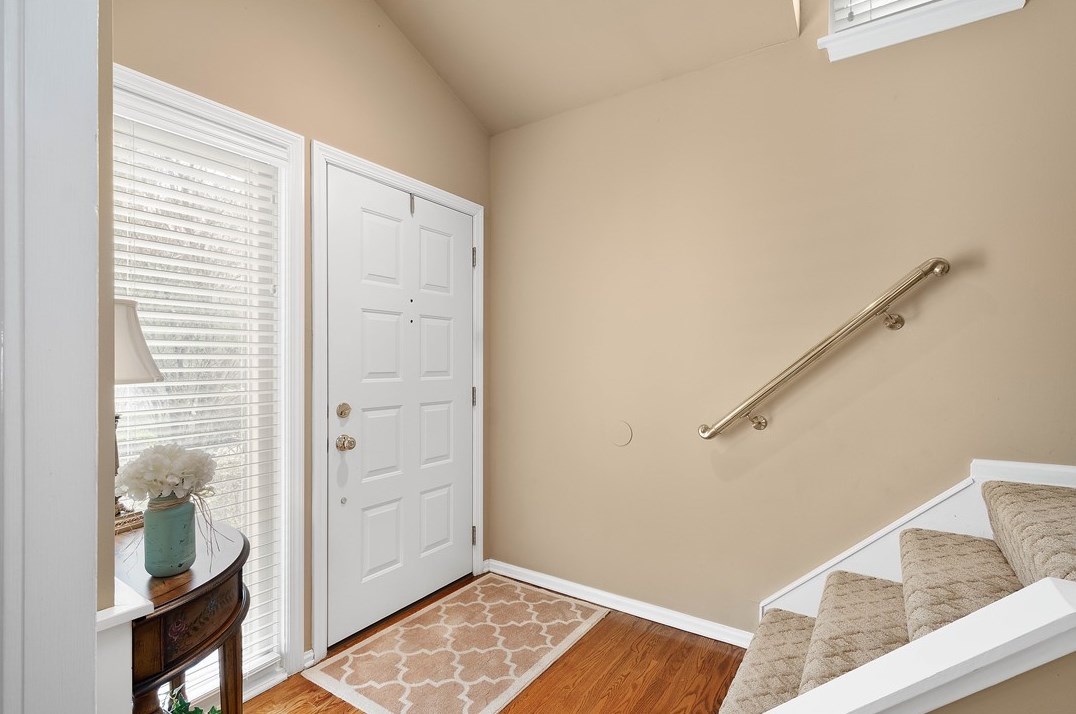 1583 Pineview Dr, Pittsburgh, PA 15241