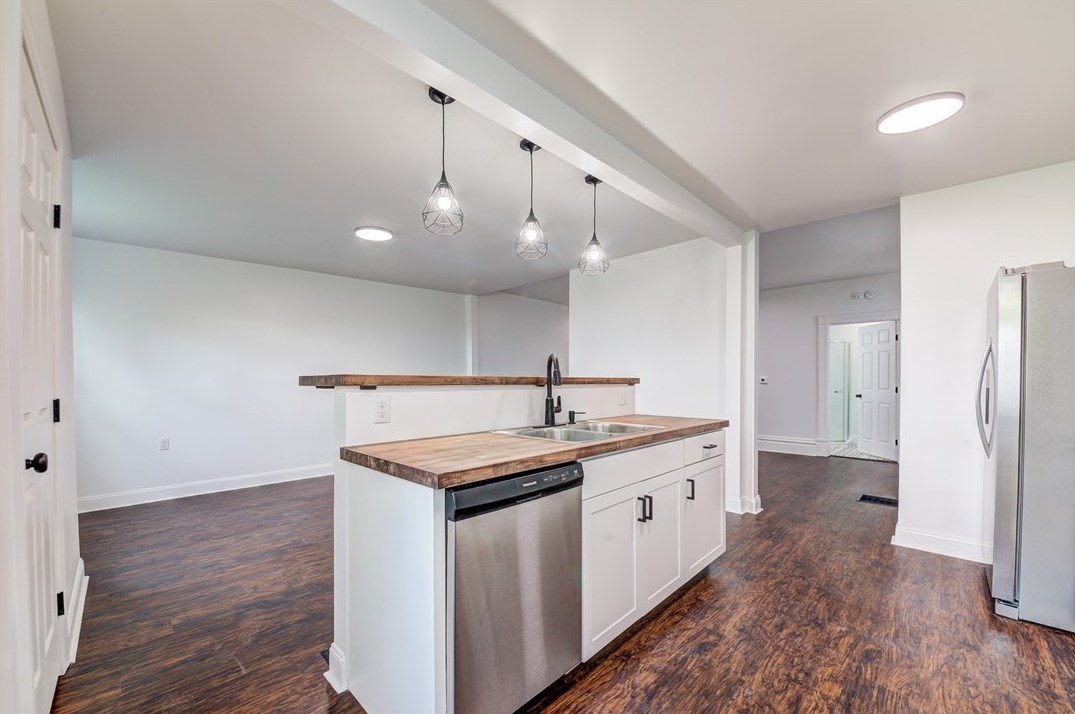 810 Eureka St, Pittsburgh, PA 15210-1028