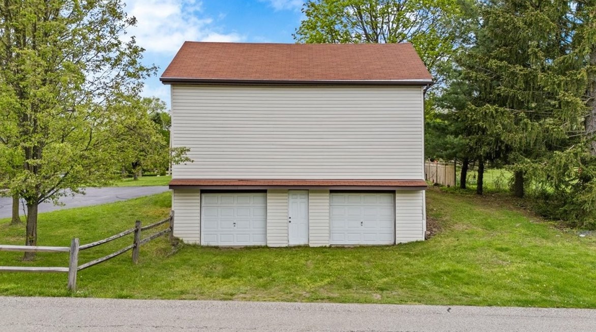 1800 Middle Rd, Glenshaw PA  15116-3130 exterior