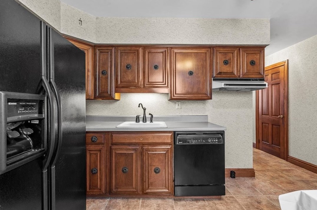 1800 Middle Rd, Glenshaw PA  15116-3130 exterior