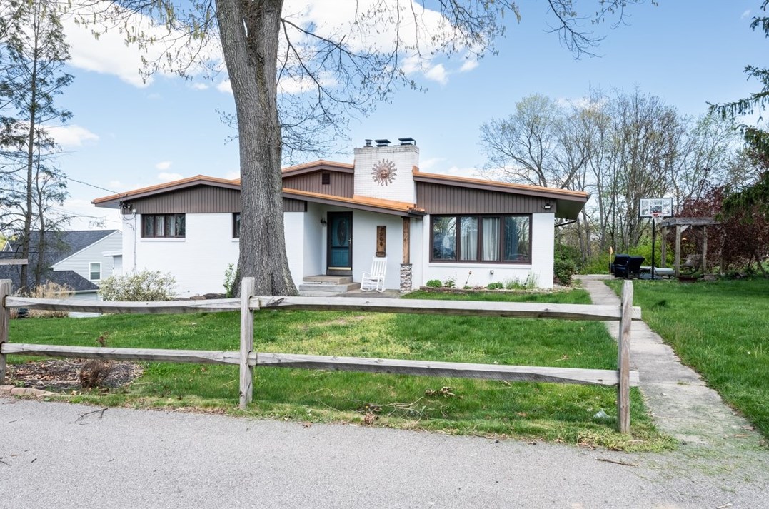 2008 Riverview Dr, Finleyville, PA 15332-1612