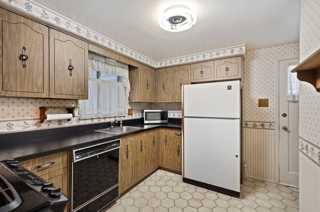 123 Pleasant Hills Blvd, Pittsburgh, PA 15236-3725