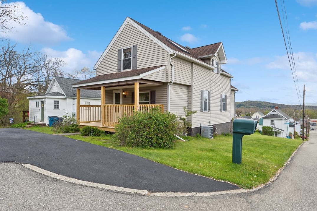 236 S 7th St, Youngwood, PA 15697