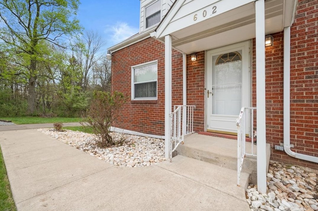 602 Meadowbrook Rd, Trafford, PA 15085-2817