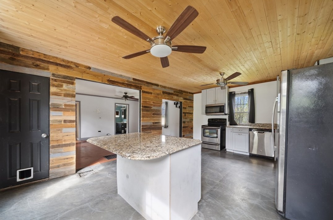 144 Trouttown Rd, Hunker, PA 15639
