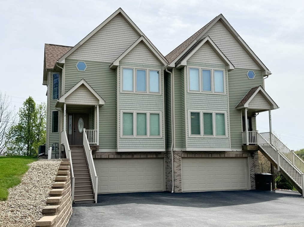 372 Cherokee Dr, Beaver Falls, PA 15010-8478