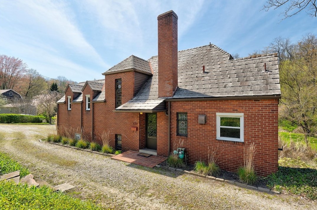 3632 W Run Rd, Whitaker, PA 15120