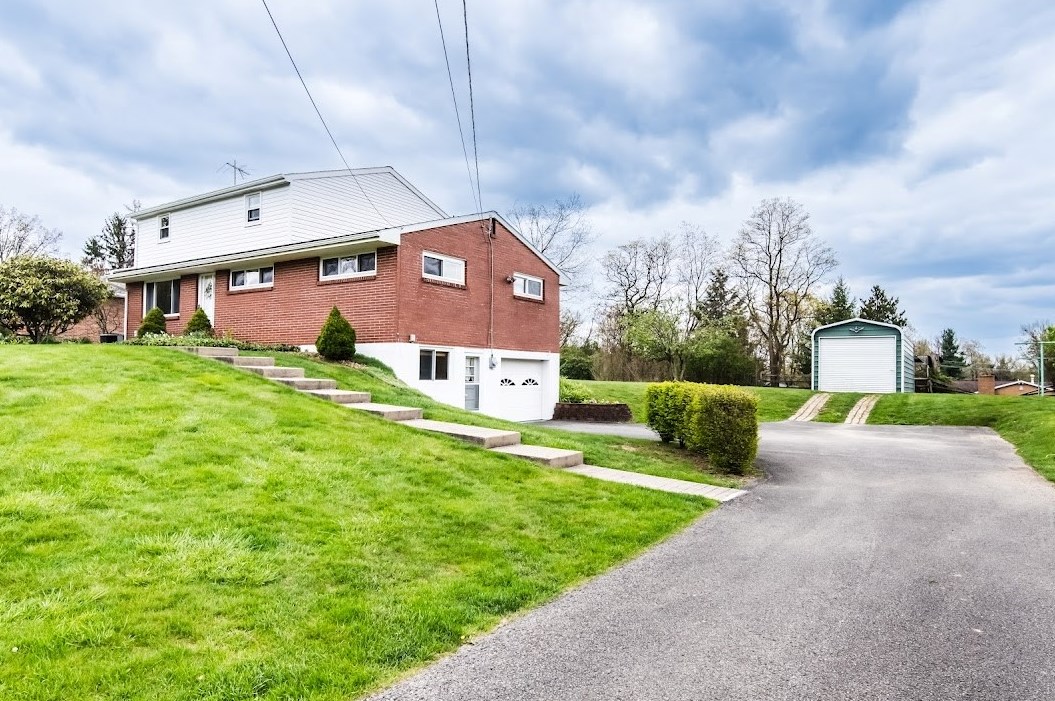 115 Freedom Rd, Butler, PA 16001-1304