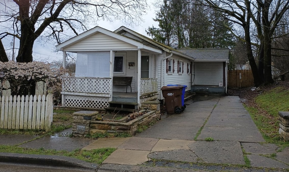9 Church St, Greenville, PA 16125-2311
