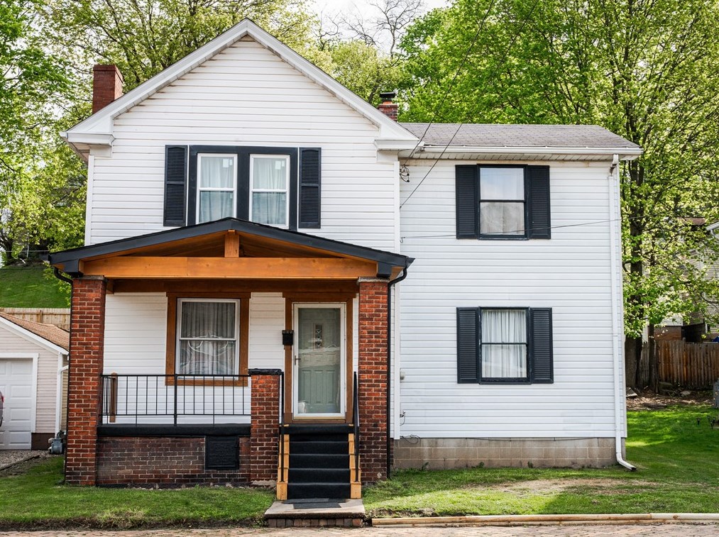 909 6th Ave, New Brighton, PA 15066-1930