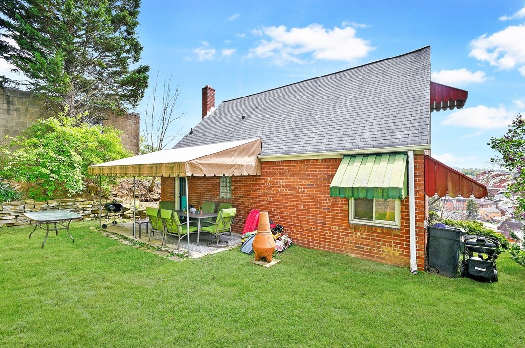 297 Patterson Ave, Bridgeville, PA 15017-1901