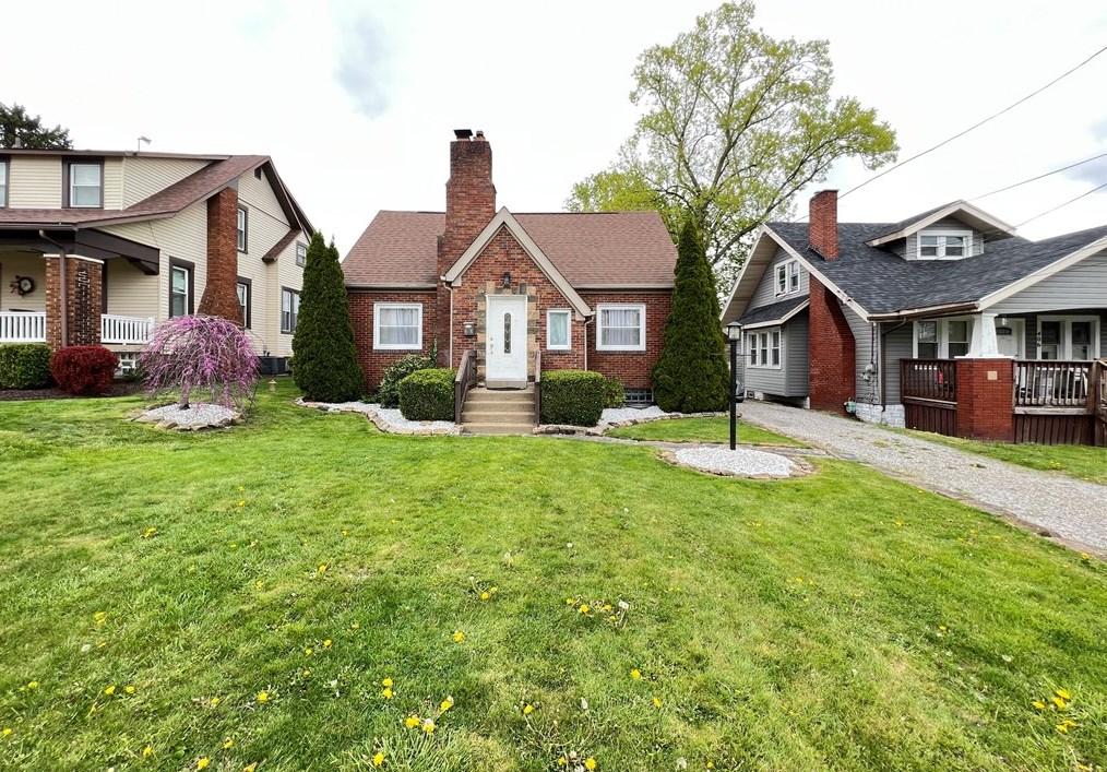 408 Darlington Rd, Beaver Falls, PA 15010