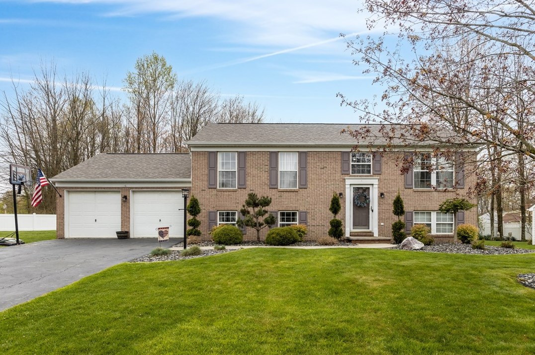 130 Neshannock Trails Dr, New Castle, PA 16105