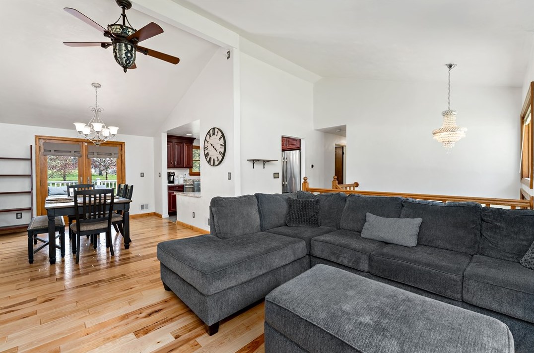 19 Hempfield Dr, North Huntingdon, PA 15642-4526