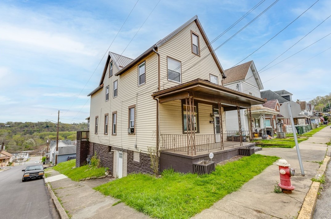 401 9th Ave, Tarentum PA  15084-1001 exterior
