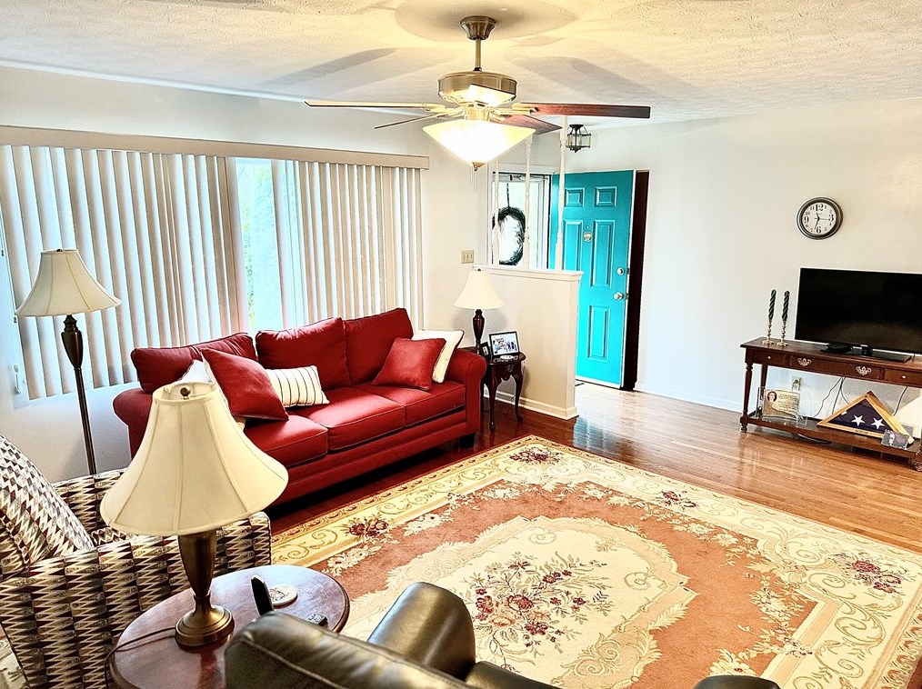 115 Bishop Ln, New Castle, PA 16105
