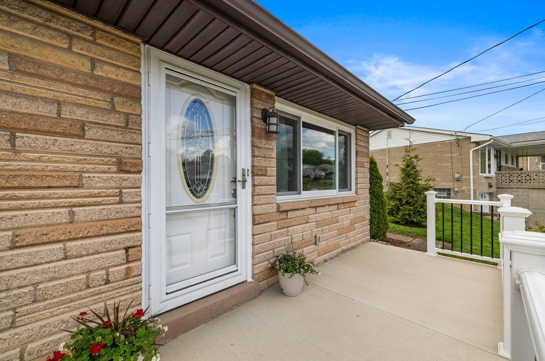 13 Martha Ave, Jeannette, PA 15644-1081