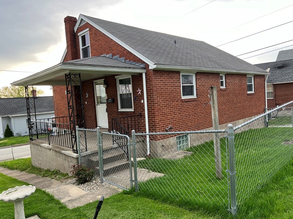 403 Parkman St, Jeannette, PA 15644